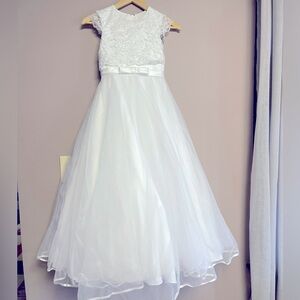 Elegant White Lace Kids Dress size 8